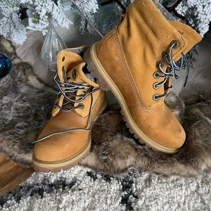 Timberland Women’s Size 6.5 M Boots Tan / Light Brown Floral interior